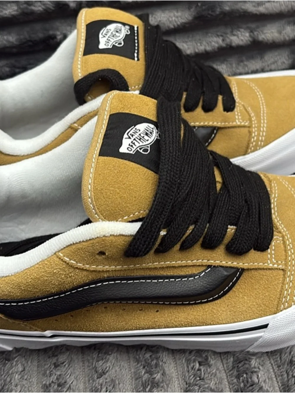Vans Low Top Sneakers - Mustard & Black